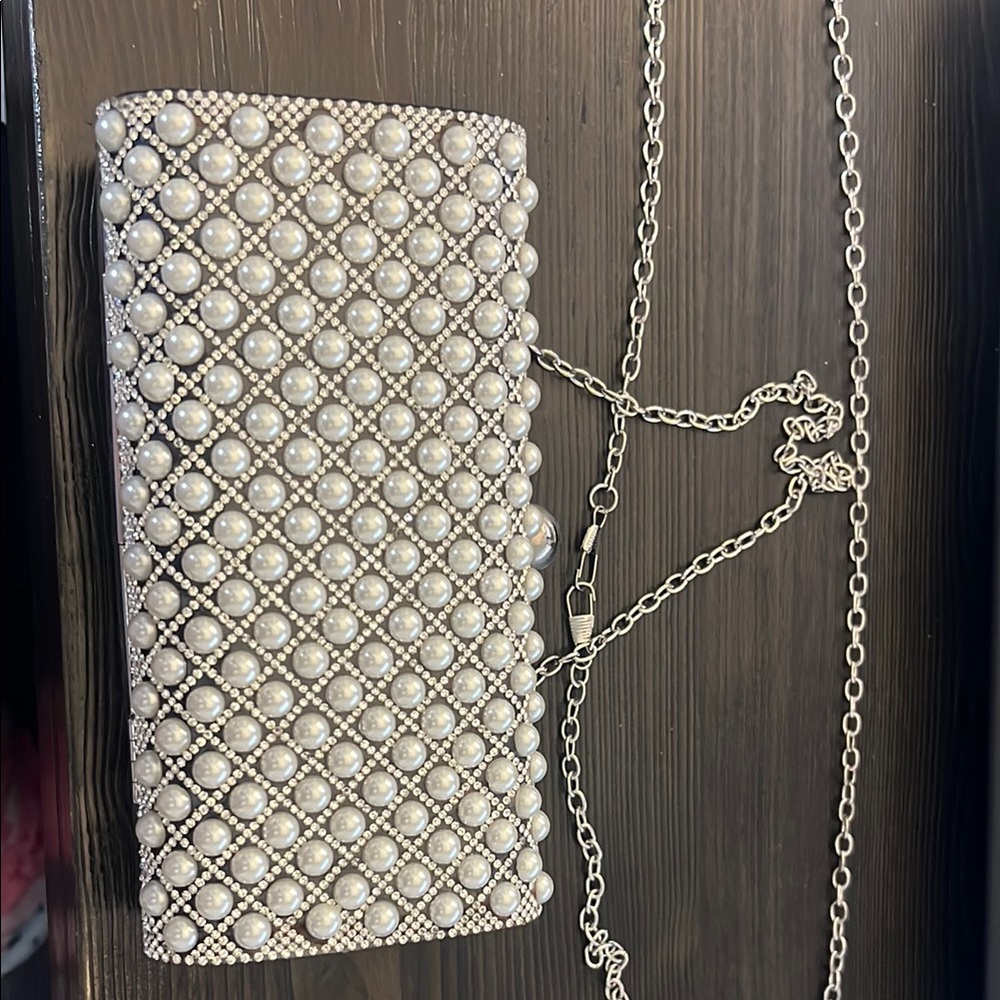 Gorgeous Evening Bag with 2 chain straps for different lengths